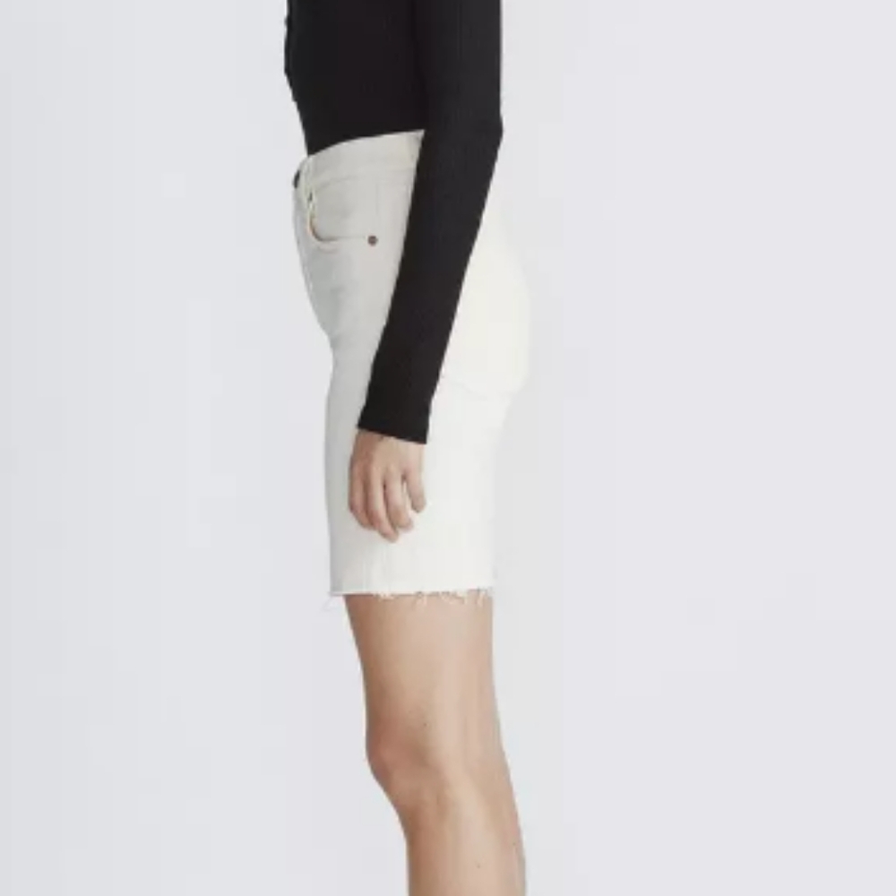 Rag & Bone Vintage Bermuda Short. Color:Ecru. Size 32 (10-12) - Picture 4 of 13